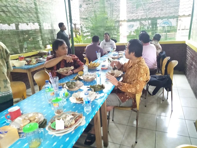 Suasan Makan Santai